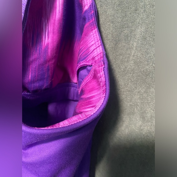 Under Armour Workout Top with Built in Bra | MEDIUM | Adjustable Straps - Picture 8 of 11